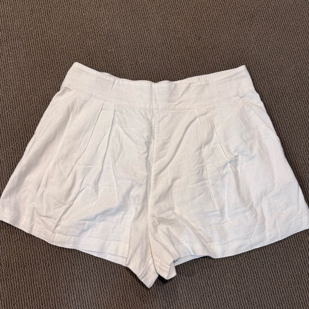 Abercrombie Women’s White Pleated Linen Blend Pull On Shorts